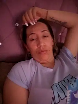 Snapshot of melany-92xxx chatting on February 3, 3:04 am melany-92xxx online show from February 3, 3:04 am