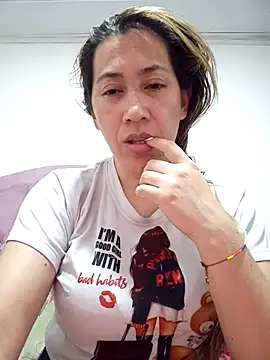 Snapshot of melany-92xxx chatting on February 7, 10:57 pm melany-92xxx online show from February 7, 10:57 pm