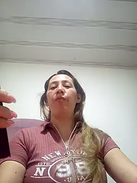 Snapshot of melany-92xxx chatting on April 4, 3:49 am melany-92xxx online show from April 4, 3:49 am