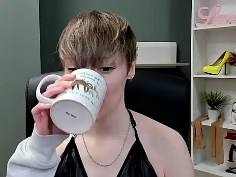 hottieBlair online show from October 17, 6:49 am