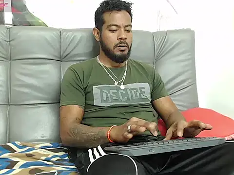 BladeFoxxx1 online show from September 26, 3:38 pm