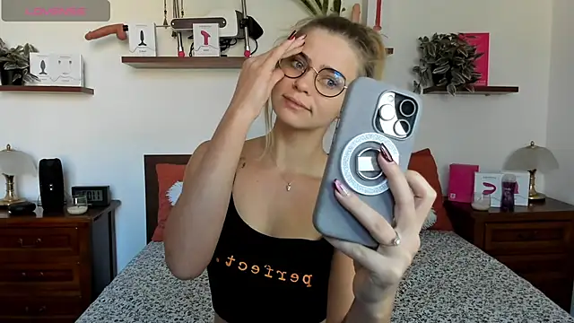 HaleyReedme online show from October 9, 9:07 am