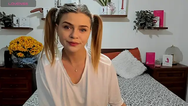 HaleyReedme online show from October 31, 7:53 am