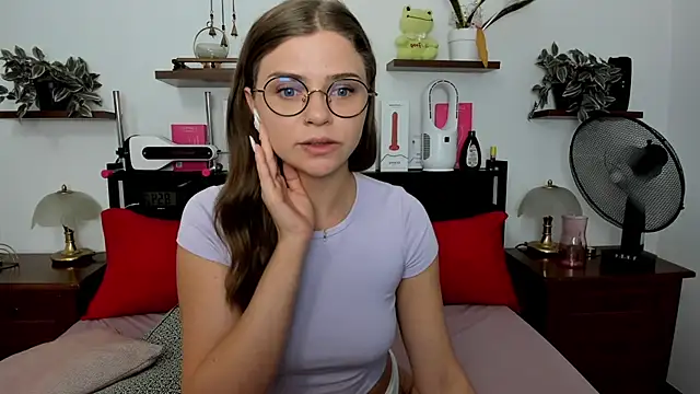 Snapshot of HaleyReedme chatting on July 16, 7:03 am HaleyReedme online show from July 16, 7:03 am