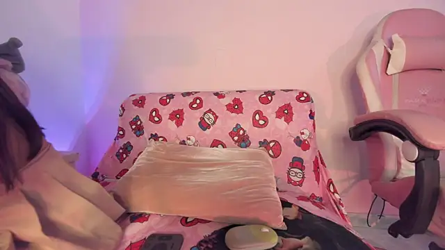 kitty-kryss online show from April 14, 5:08 pm