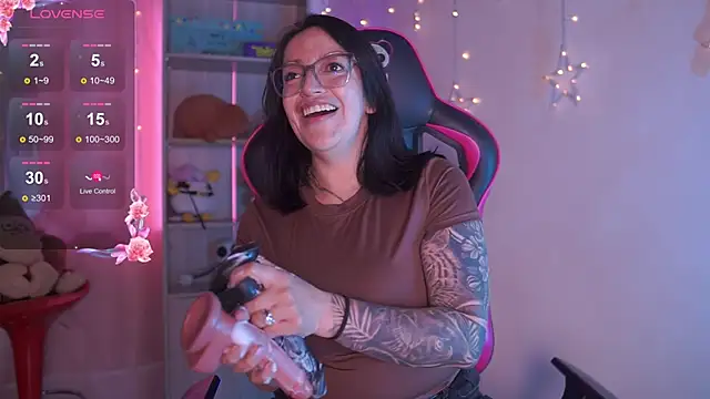 Snapshot of Madison_Mayer chatting on February 4, 12:33 pm Madison Mayer online show from February 4, 12:33 pm