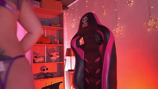 Snapshot of Madison_Mayer chatting on February 18, 12:56 pm Madison Mayer online show from February 18, 12:56 pm