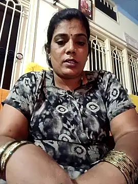 kissmetha online show from May 4, 8:05 pm