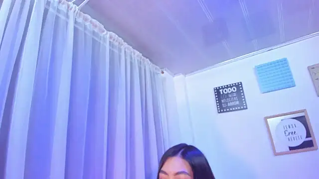 Pretty Johnson  online show from February 14, 12:02 pm