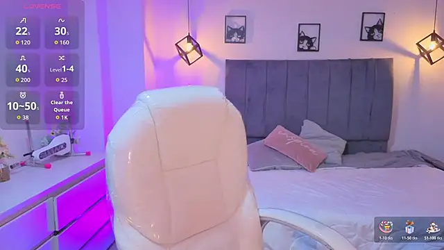 Pretty Johnson  online show from May 28, 12:13 pm