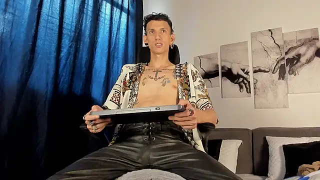 Snapshot of Giotrashy chatting on July 21, 7:49 pm Giotrashy online show from July 21, 7:49 pm