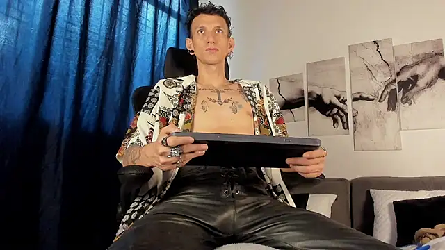 Snapshot of Giotrashy chatting on July 21, 8:00 pm Giotrashy online show from July 21, 8:00 pm