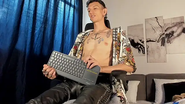 Snapshot of Giotrashy chatting on July 21, 8:11 pm Giotrashy online show from July 21, 8:11 pm