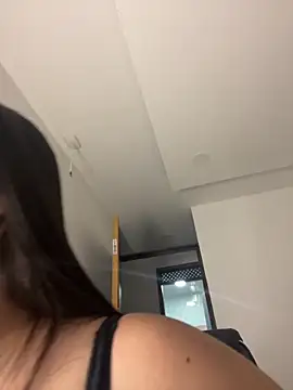 Saanvi21 online show from February 26, 1:48 am