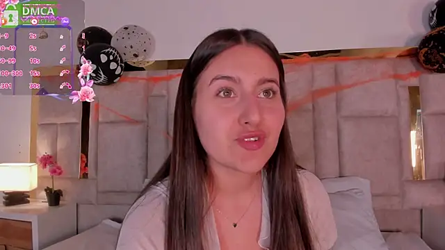 Hanna Evans   online show from October 31, 12:33 am