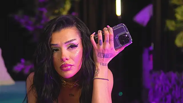 Snapshot of ChicaOra chatting on February 2, 11:14 pm ChicaOra online show from February 2, 11:14 pm