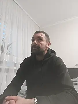 Snapshot of MaksDzubaV chatting on October 3, 3:31 pm MaksDzubaV online show from October 3, 3:31 pm