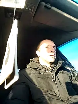 Snapshot of MaksDzubaV chatting on February 24, 5:49 am MaksDzubaV online show from February 24, 5:49 am