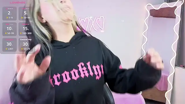 Malory tay1 online show from December 3, 7:23 pm