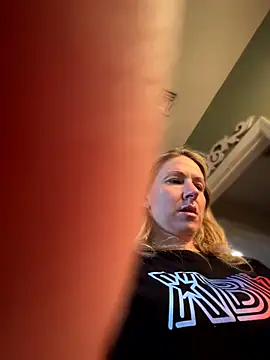 LittleMsMILF online show from March 2, 10:27 pm