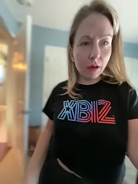 LittleMsMILF online show from April 8, 5:35 pm