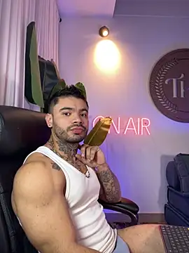Snapshot of thiagoferrari2 chatting on September 25, 12:25 am thiagoferrari2 online show from September 25, 12:25 am