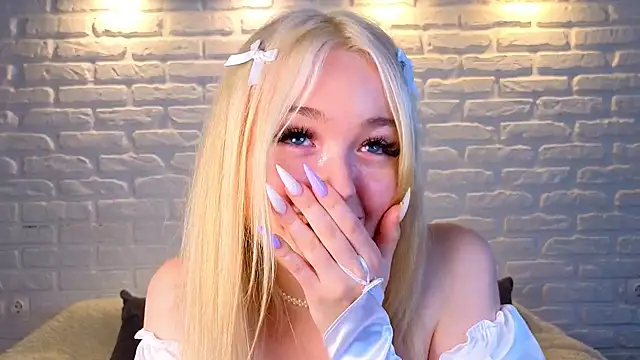 Snapshot of minigirl chatting on March 16, 7:15 am minigirl online show from March 16, 7:15 am