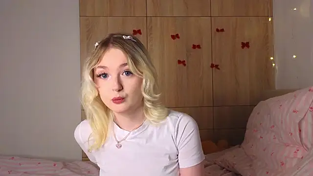 Snapshot of minigirl chatting on February 18, 4:14 pm minigirl online show from February 18, 4:14 pm