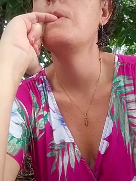 emiliemilf online show from March 26, 7:08 pm