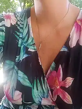 emiliemilf online show from April 2, 5:43 pm