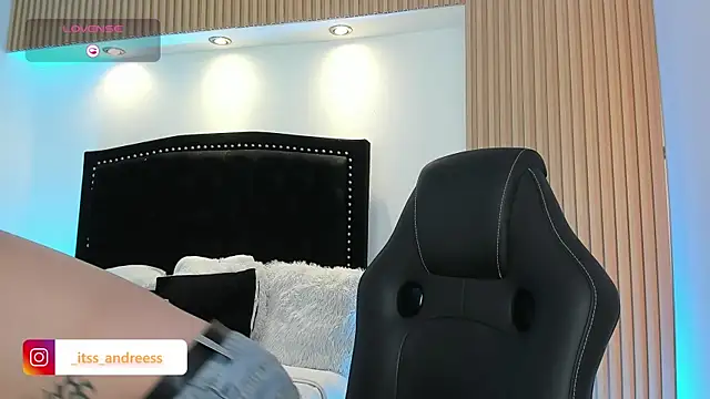Snapshot of LiamWildx20 chatting on July 19, 4:38 am LiamWildx20 online show from July 19, 4:38 am