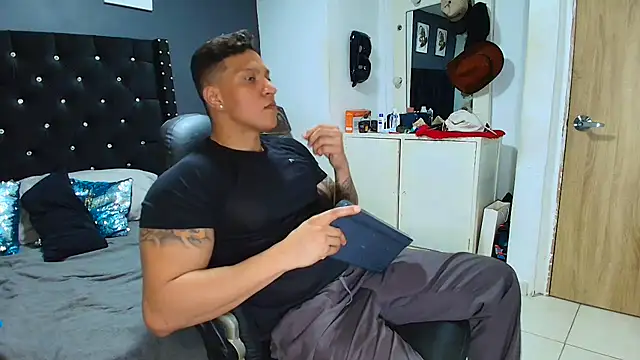 ethan dalton  online show from March 27, 3:45 am