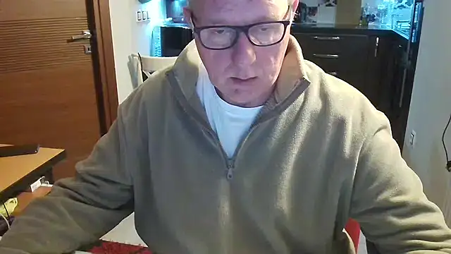 Snapshot of JamesBauer chatting on February 3, 4:43 am JamesBauer online show from February 3, 4:43 am