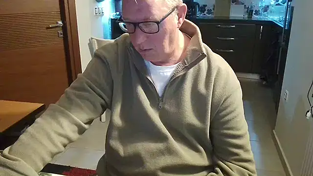 Snapshot of JamesBauer chatting on February 5, 4:50 am JamesBauer online show from February 5, 4:50 am