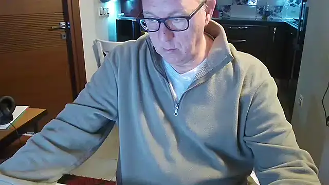 Snapshot of JamesBauer chatting on February 7, 4:16 am JamesBauer online show from February 7, 4:16 am