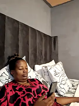 Snapshot of sexylira chatting on February 3, 9:47 am sexylira online show from February 3, 9:47 am