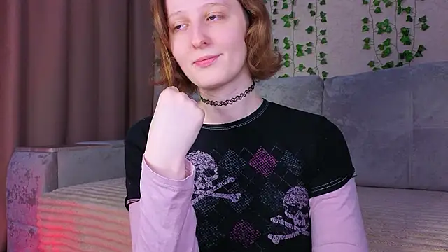 Snapshot of c0ralynx chatting on July 6, 1:19 pm c0ralynx online show from July 6, 1:19 pm