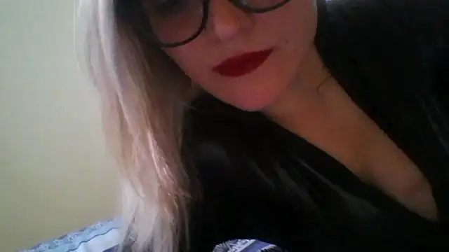 Snapshot of crystalfemdom chatting on March 17, 12:25 pm crystalfemdom online show from March 17, 12:25 pm