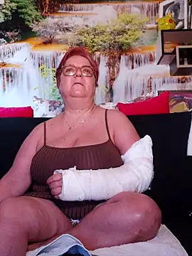 QueenPammy1 online show from March 5, 7:05 am