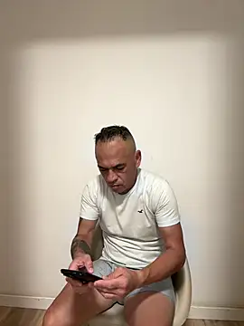 Snapshot of mateocali25 chatting on May 27, 9:23 pm mateocali25 online show from May 27, 9:23 pm
