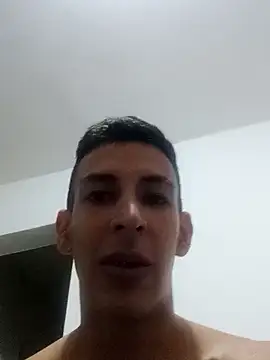 Snapshot of perversumm chatting on March 18, 1:32 am perversumm online show from March 18, 1:32 am