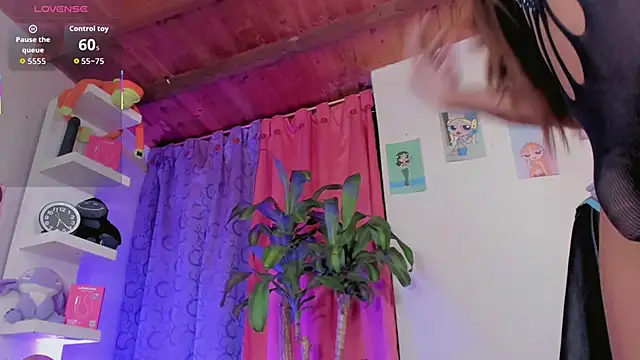 Snapshot of sexys_ladys_htt chatting on February 19, 8:05 pm sexys ladys htt online show from February 19, 8:05 pm