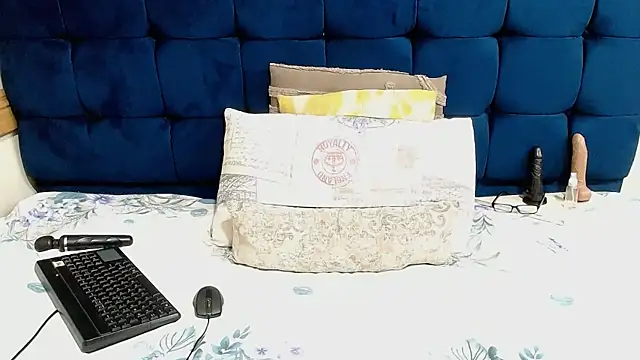AriesCake online show from May 13, 2:36 pm