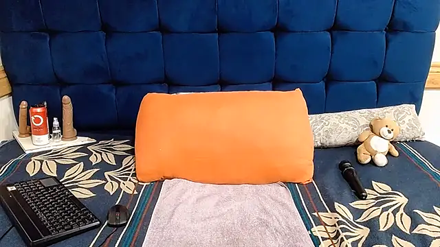 AriesCake online show from May 21, 1:18 pm