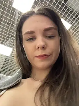 MilaBee online show from April 10, 11:15 am