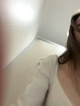 Snapshot of MilaBee chatting on June 3, 2:33 pm MilaBee online show from June 3, 2:33 pm