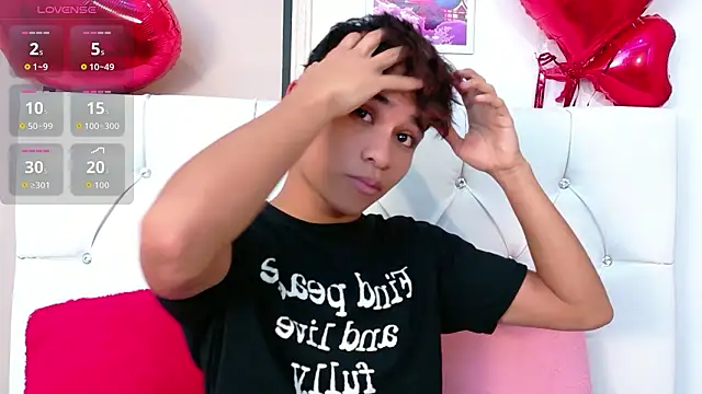 Ethan Westt online show from March 2, 9:10 pm