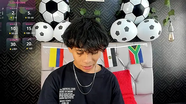 Snapshot of Ethan_Westt chatting on July 8, 7:40 pm Ethan Westt online show from July 8, 7:40 pm