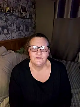 MissQueenBeex online show from February 25, 8:07 pm