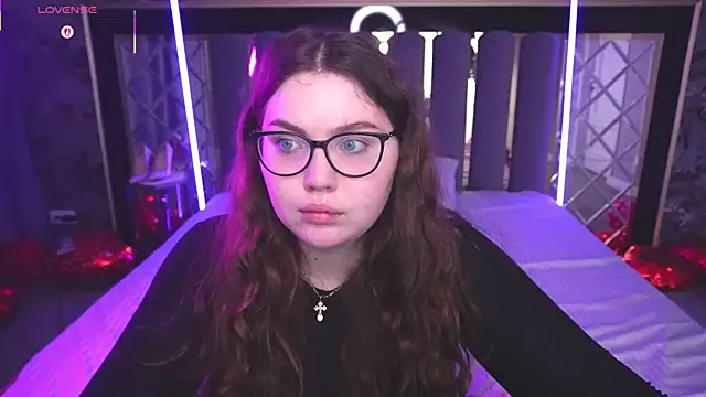 LuxSopphia online show from February 16, 8:05 pm